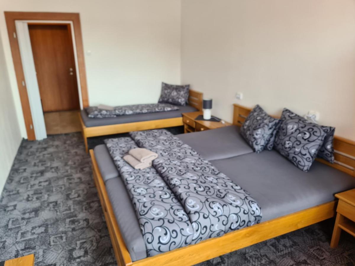 Hotel Koruna Roznov pod Radhostem Ngoại thất bức ảnh