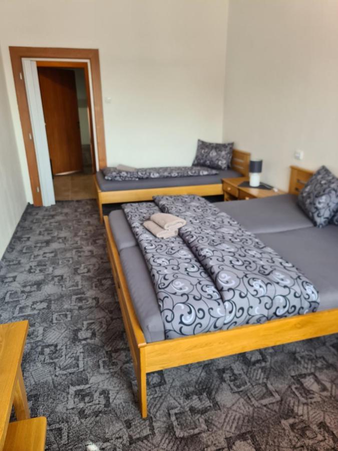 Hotel Koruna Roznov pod Radhostem Ngoại thất bức ảnh