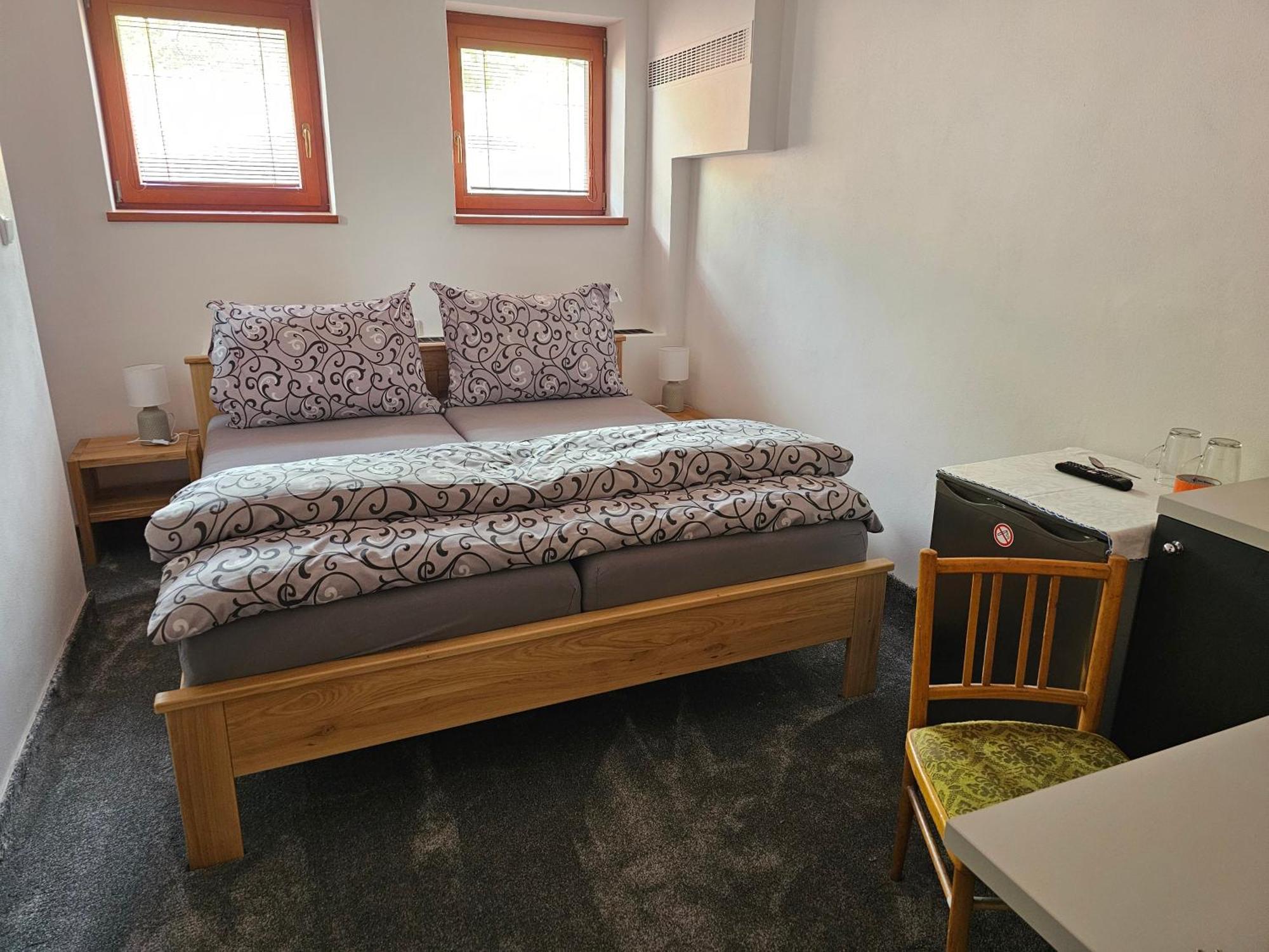 Hotel Koruna Roznov pod Radhostem Ngoại thất bức ảnh