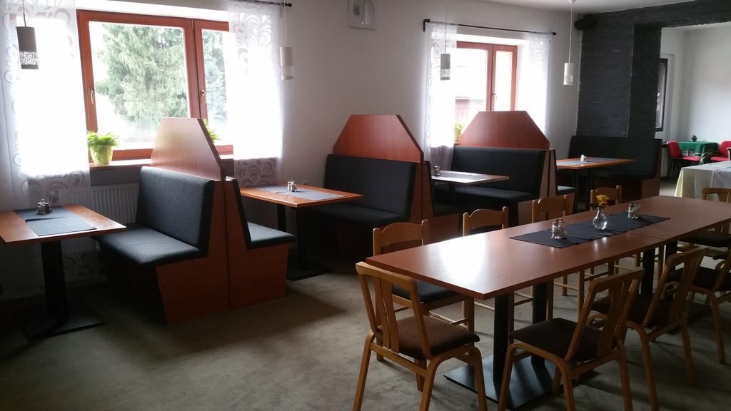 Hotel Koruna Roznov pod Radhostem Ngoại thất bức ảnh