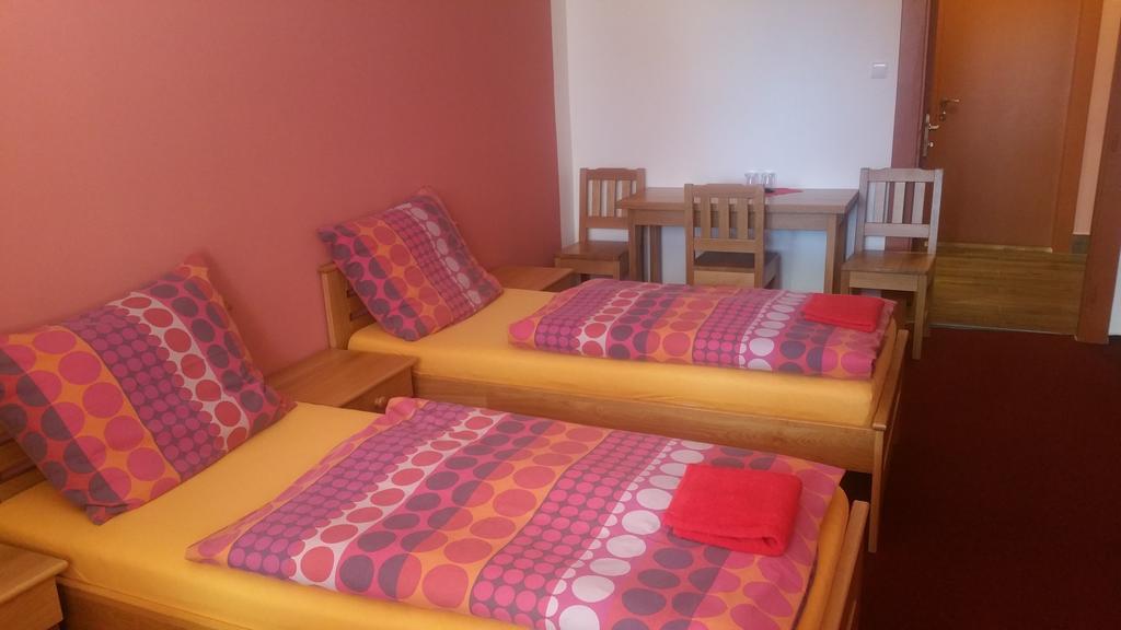 Hotel Koruna Roznov pod Radhostem Ngoại thất bức ảnh