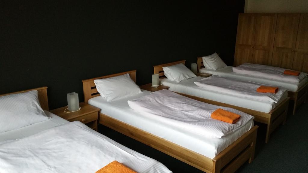 Hotel Koruna Roznov pod Radhostem Phòng bức ảnh