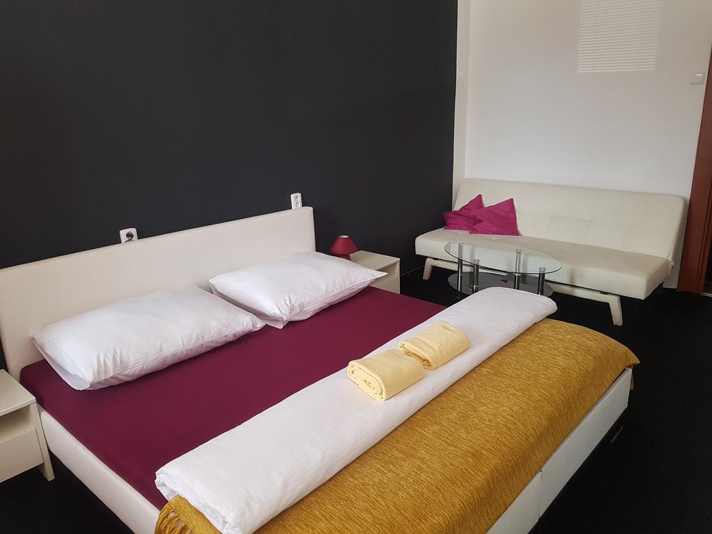 Hotel Koruna Roznov pod Radhostem Ngoại thất bức ảnh