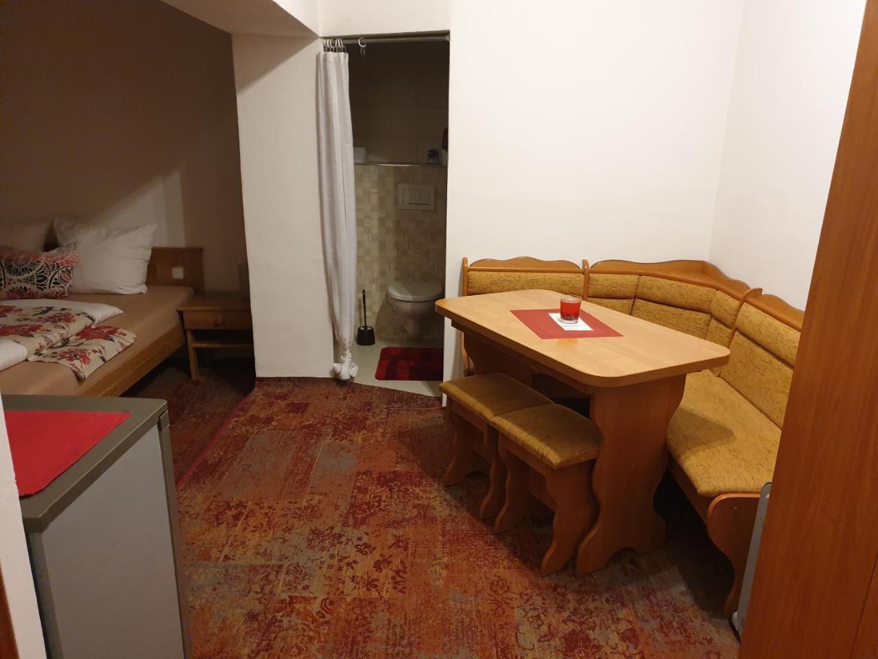Hotel Koruna Roznov pod Radhostem Ngoại thất bức ảnh
